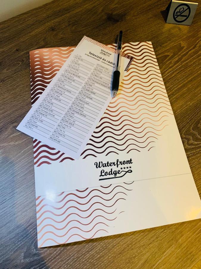 Waterfront Lodge ドゥナパタイ エクステリア 写真