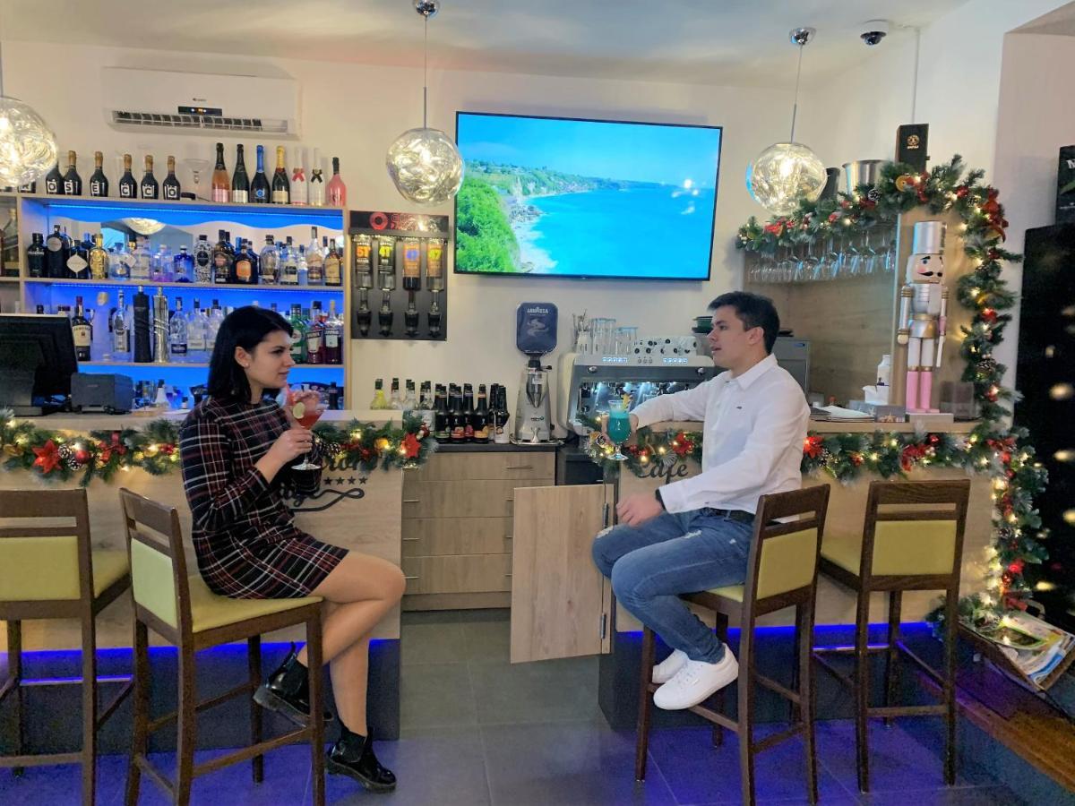 Waterfront Lodge ドゥナパタイ エクステリア 写真